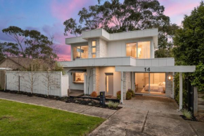 Chic Coastal Retreat 3 Bdr Close to Beach